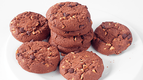 Imagem de vários cookies de chocolate.